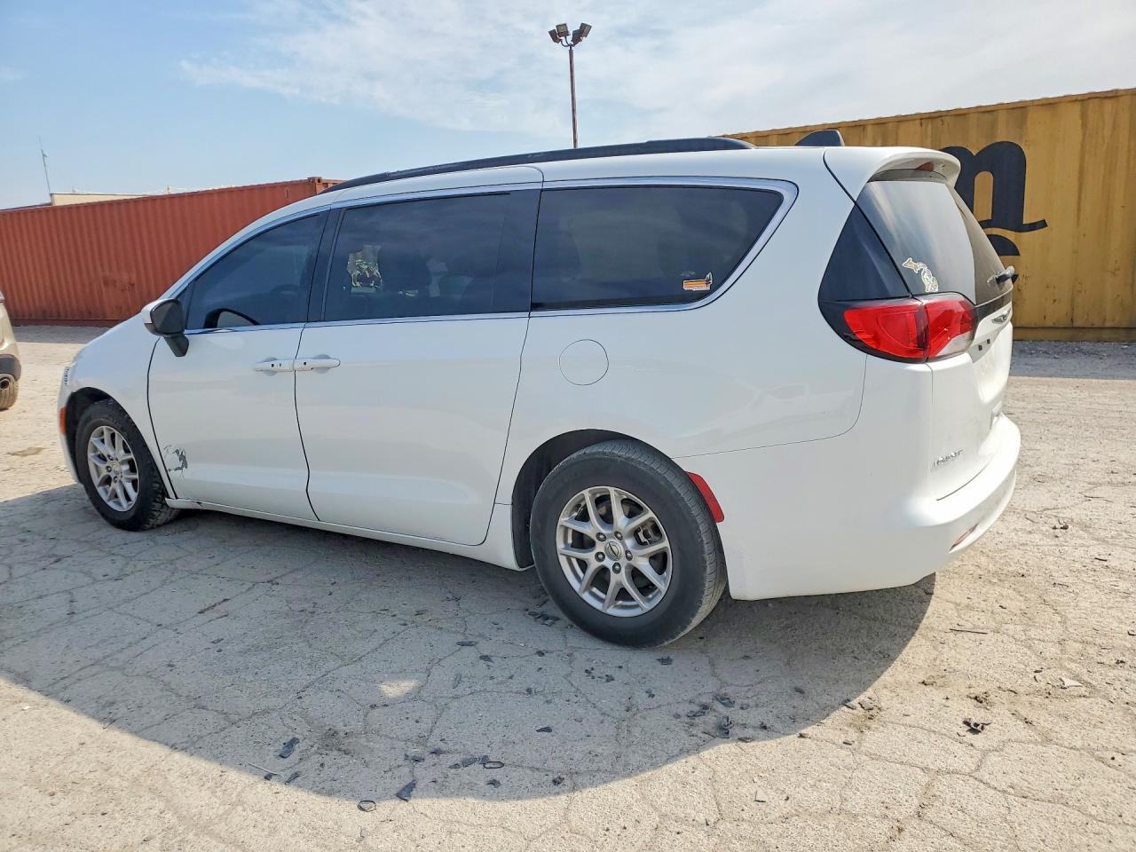 2021 Chrysler Voyager Lxi - Фото 2