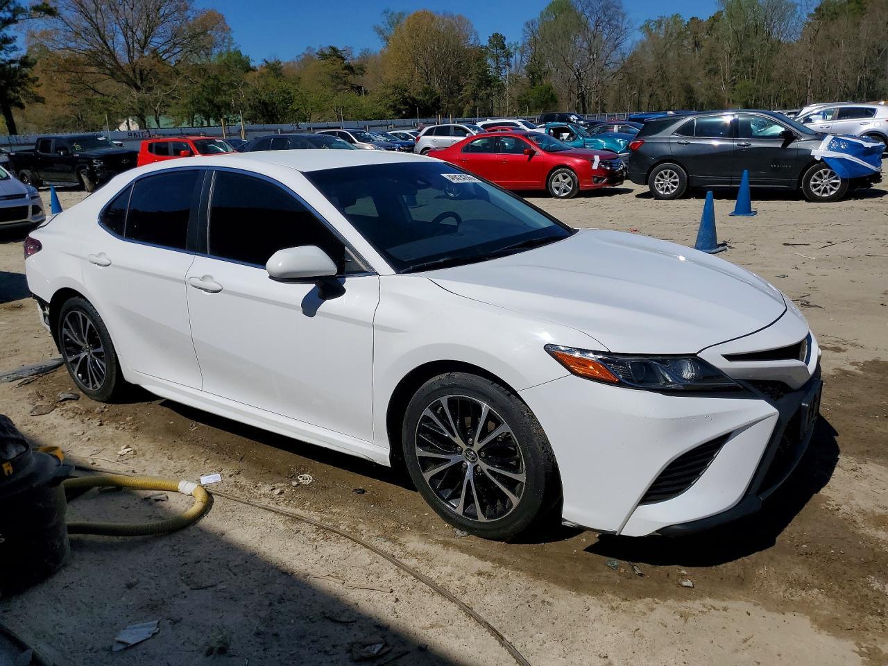 2019 Toyota Camry Se - Фото 4