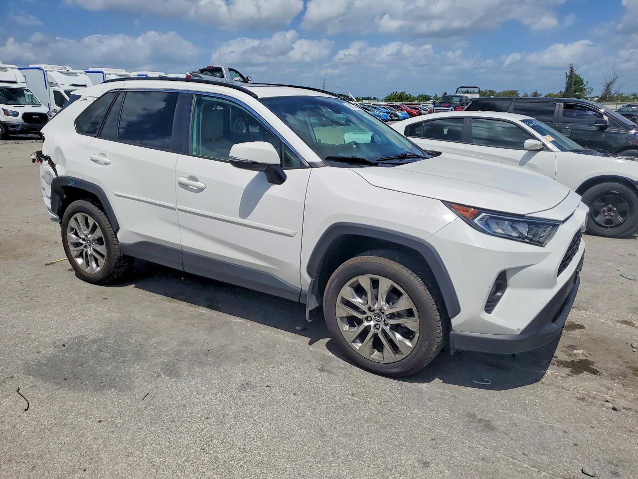 2020 Toyota Rav4 Xle Premium - Image 4