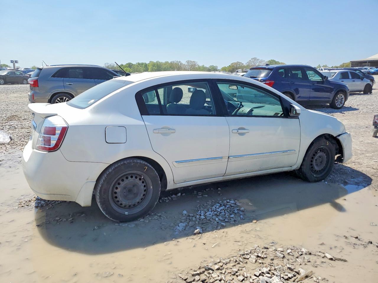 2011 Nissan Sentra 2.0 - Image 3