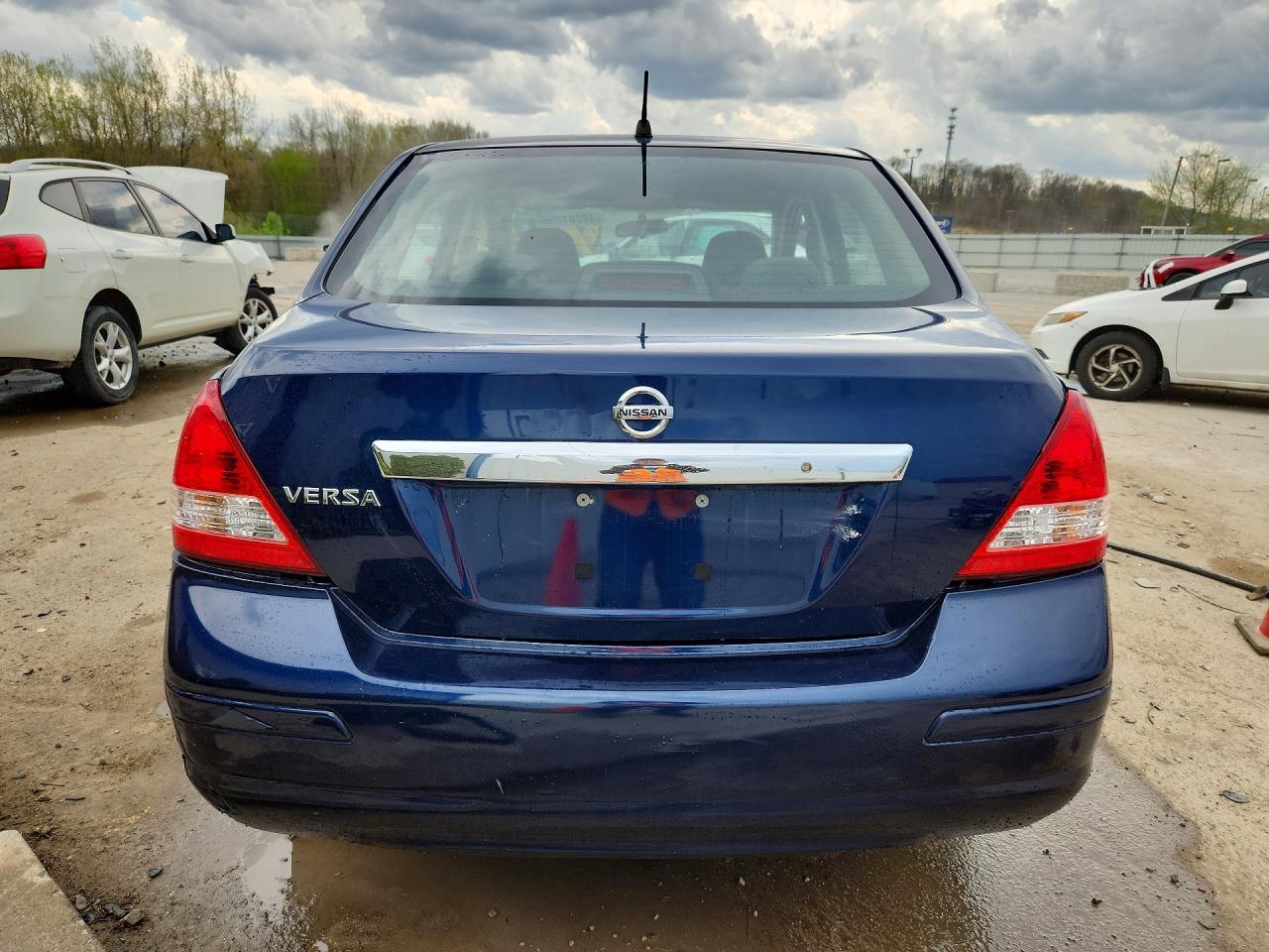 2010 Nissan Versa 1.8 S - Фото 6