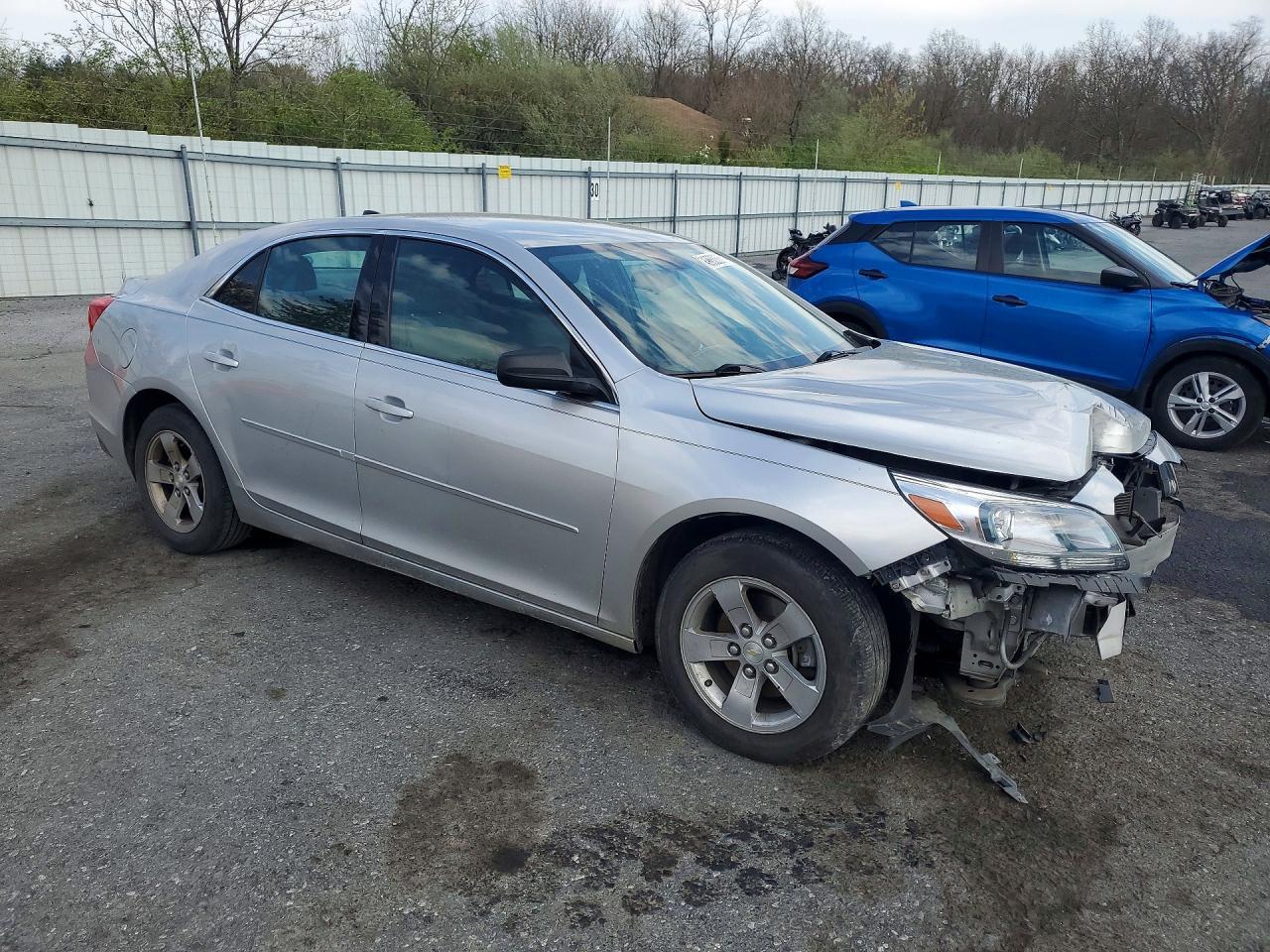 2014 Chev Malibu Ls - Фото 4