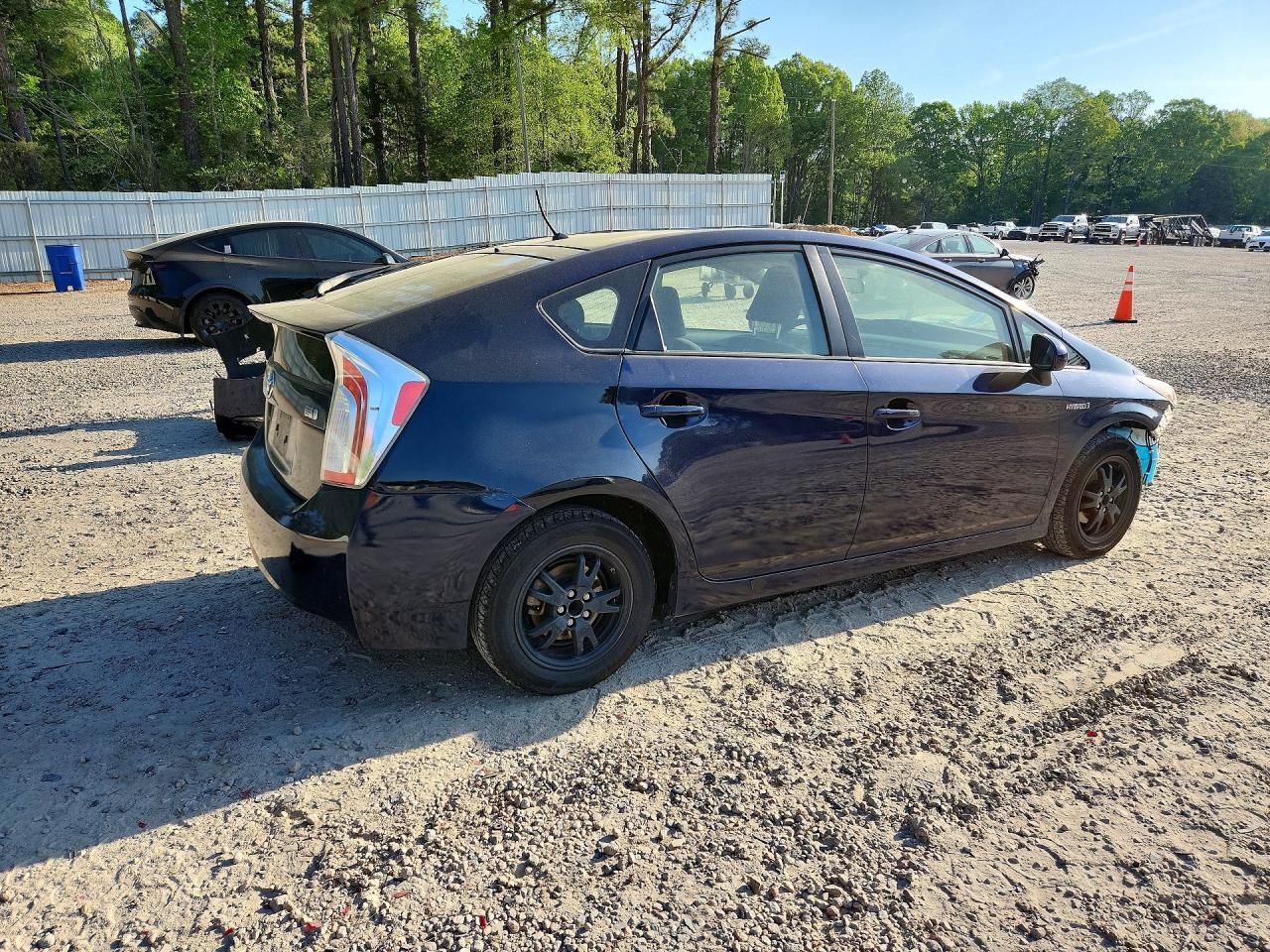 2015 Toyota Prius Two - Фото 3