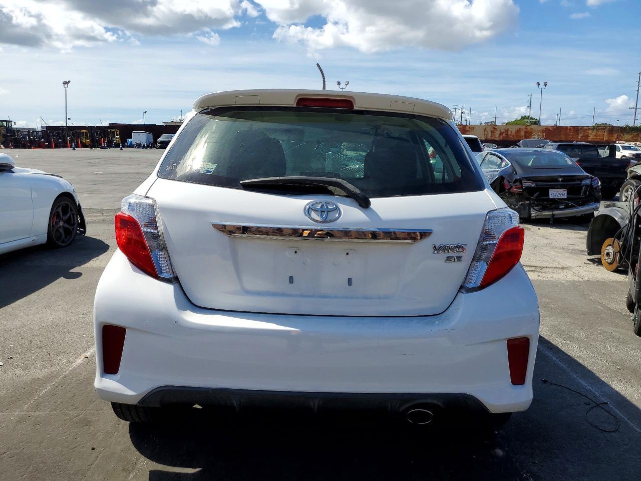 2013 Toyota Yaris 5-Door Se - Фото 6