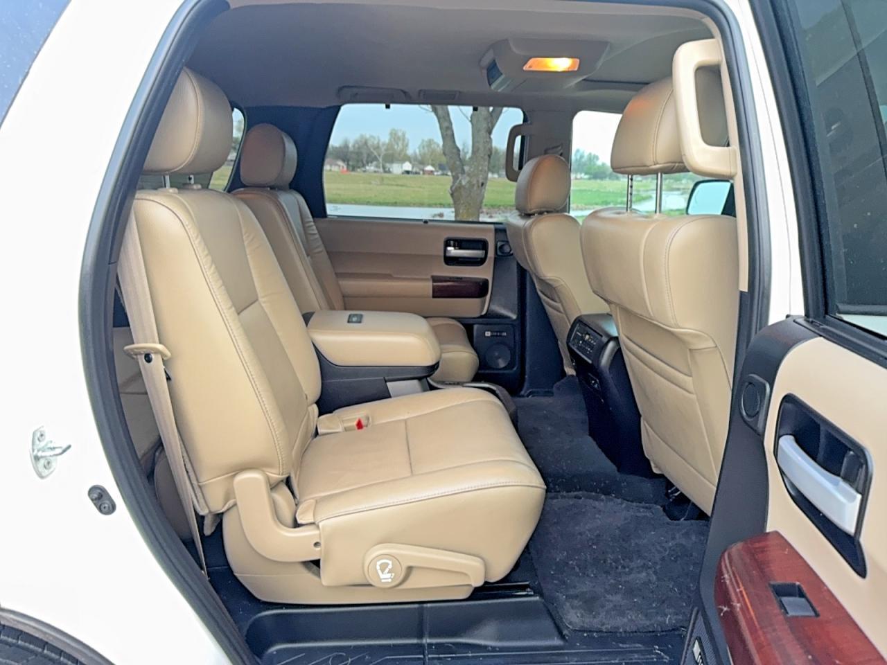 2014 Toyota Sequoia Platinum - Image 6