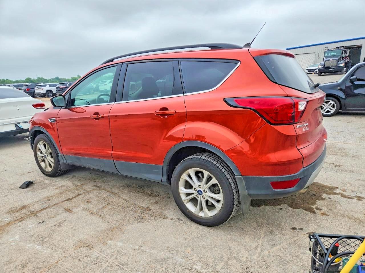 2019 Ford Escape Sel - Фото 2