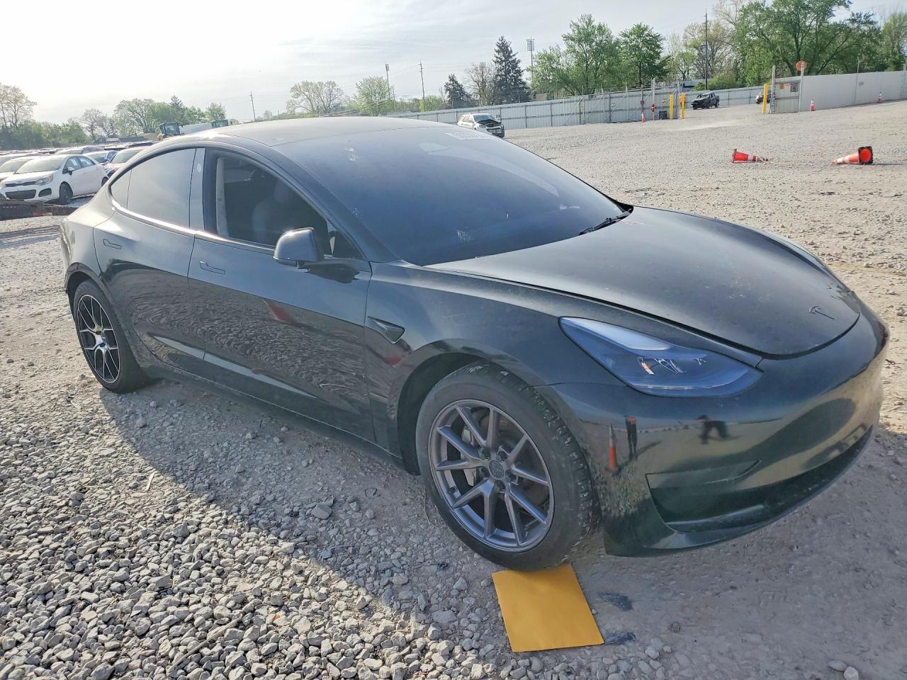 2023 Tesla Model 3 - Фото 4