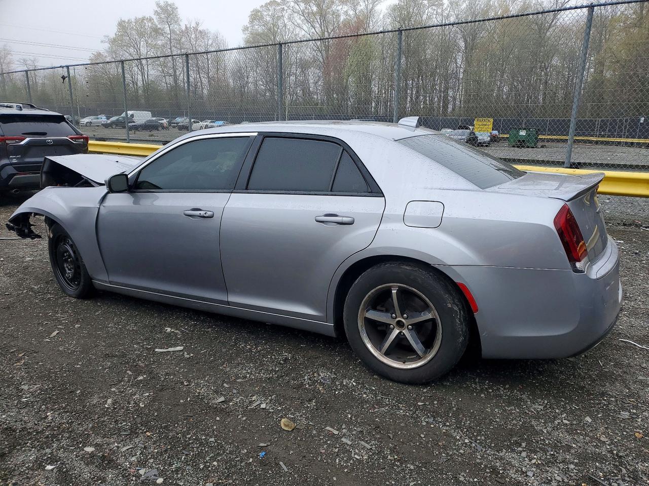2016 Chrysler 300 S - Фото 2