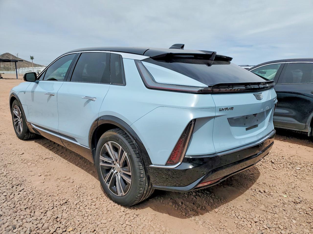 2024 Cadillac Lyriq Luxury - Image 2