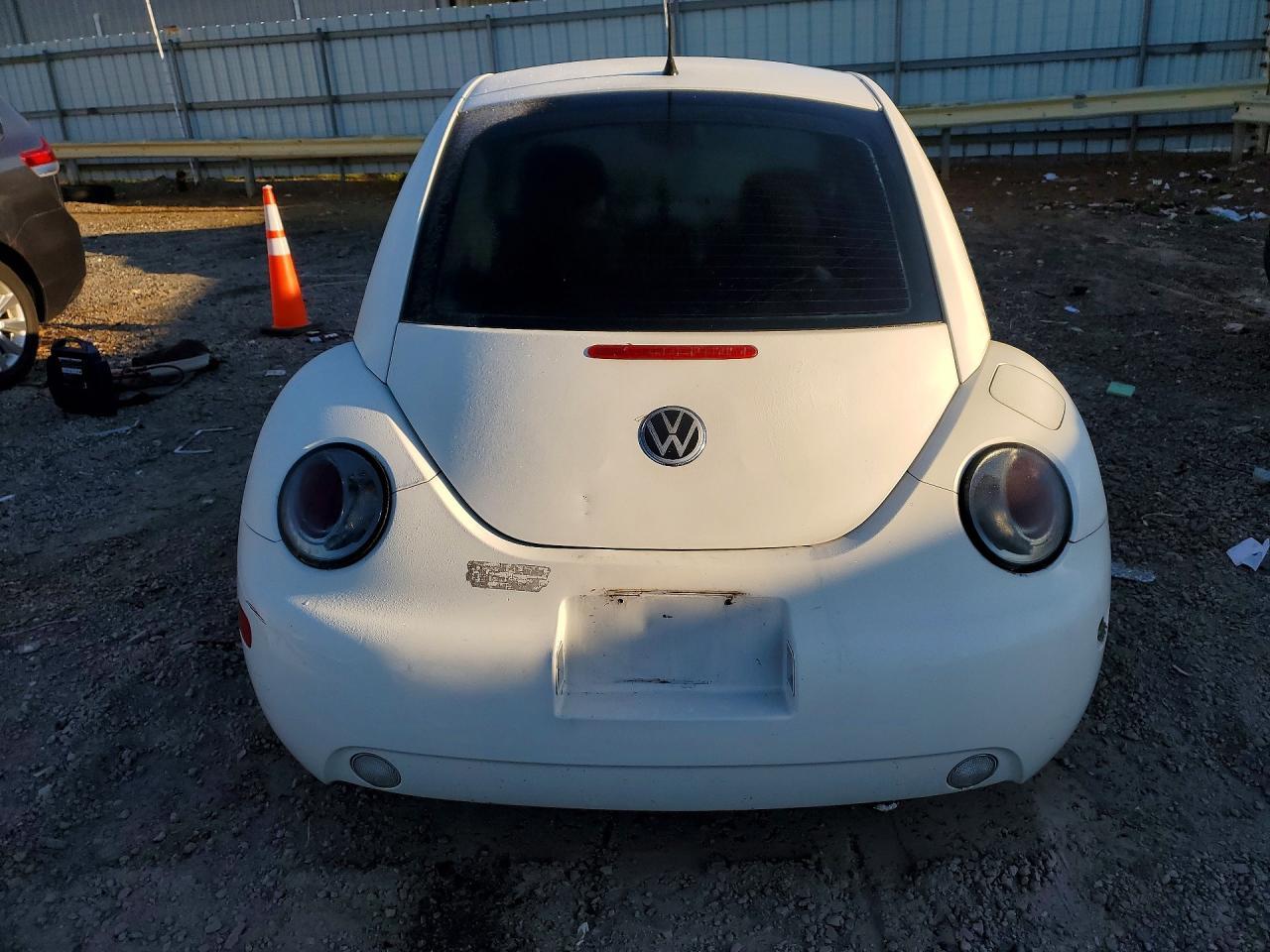 2004 Volkswagen New Beetle - Фото 6