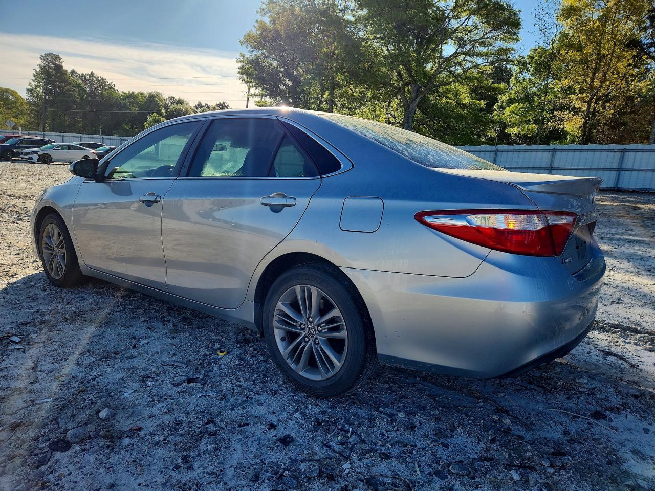 2016 Toyota Camry Se - Фото 2