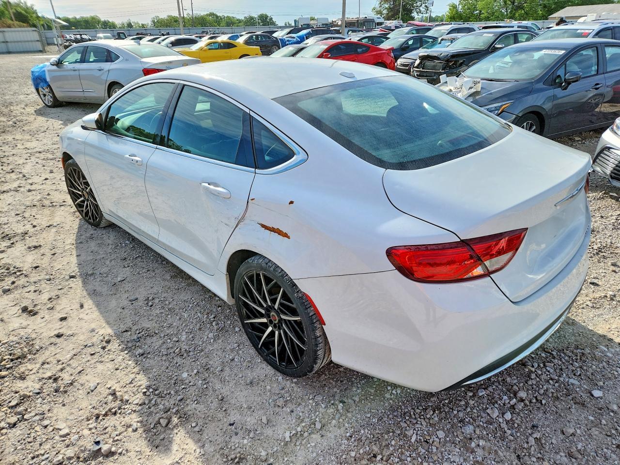 2015 Chrysler 200 Limited - Фото 2