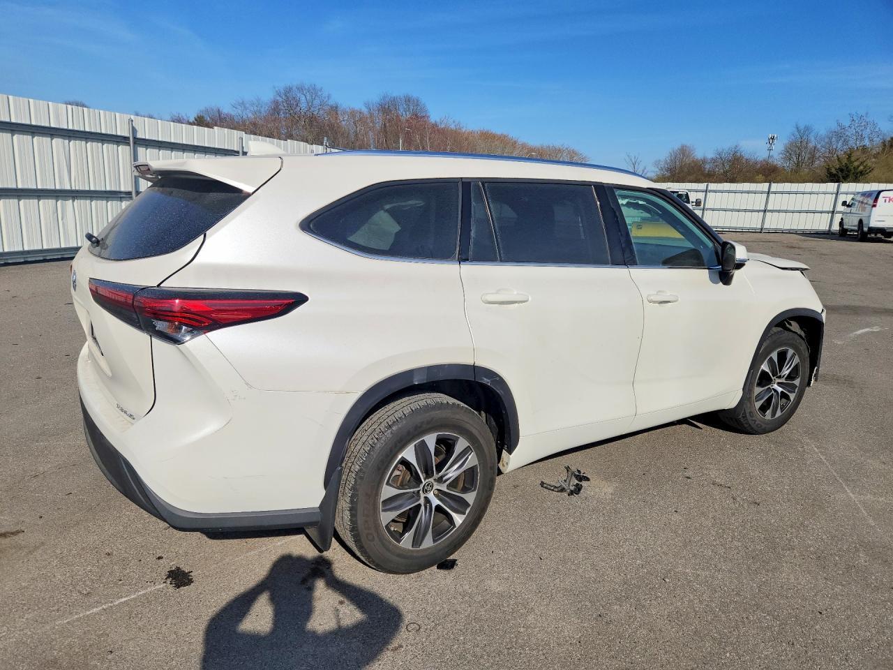 2021 Toyota Highlander Xle - Image 3