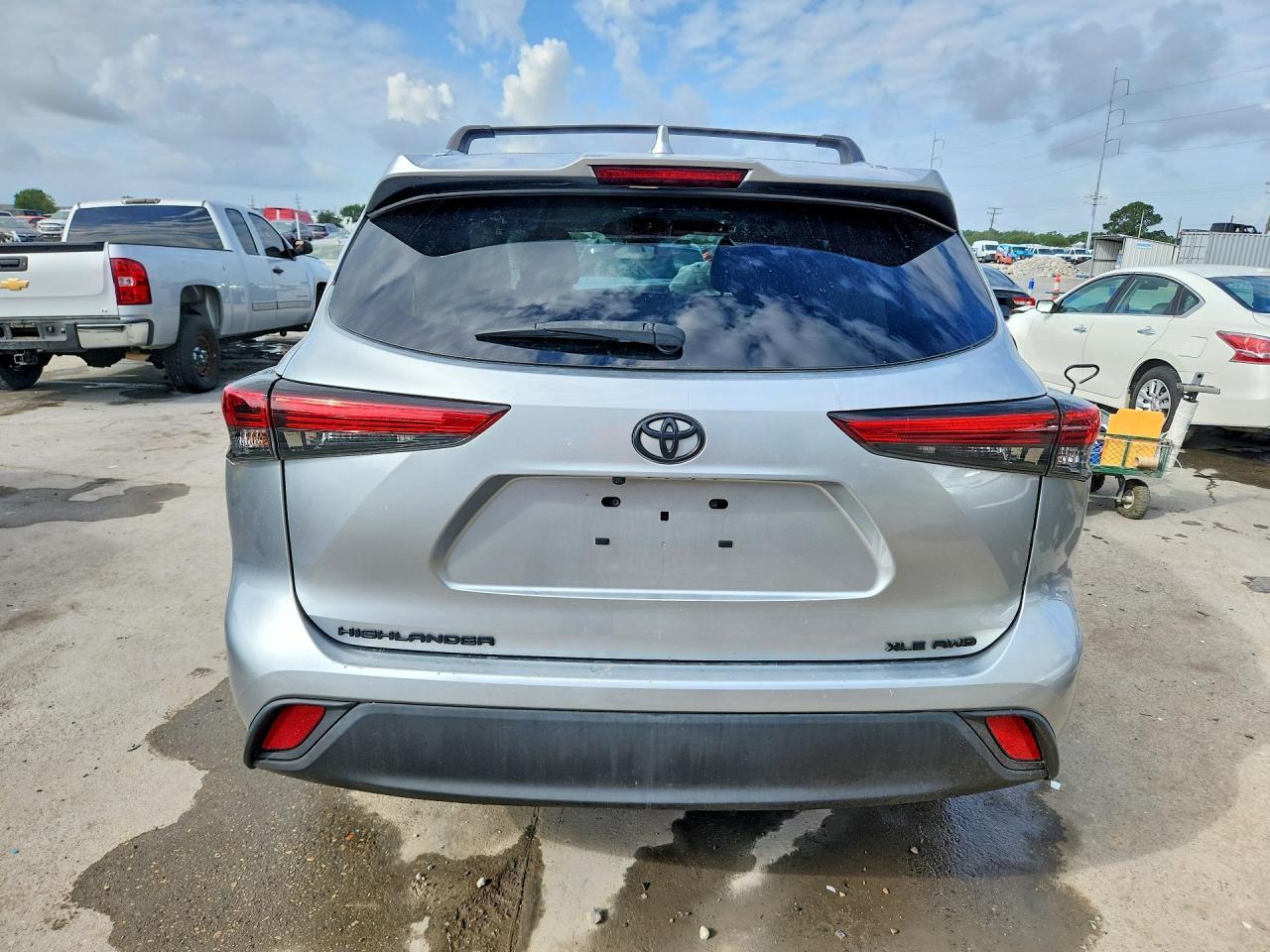 2021 Toyota Highlander Xle - Image 6