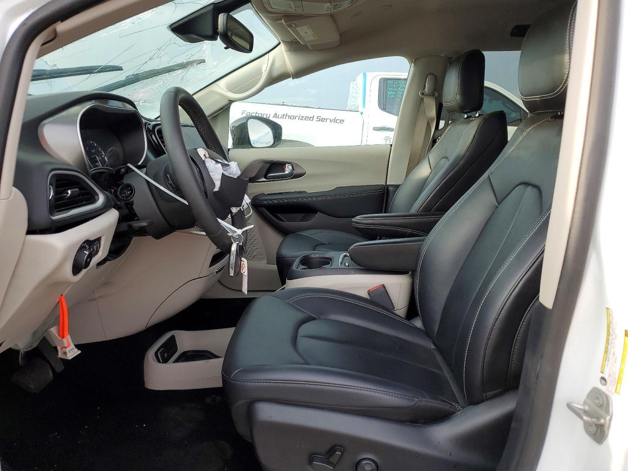 2024 Chrysler Pacifica Touring L - Image 7