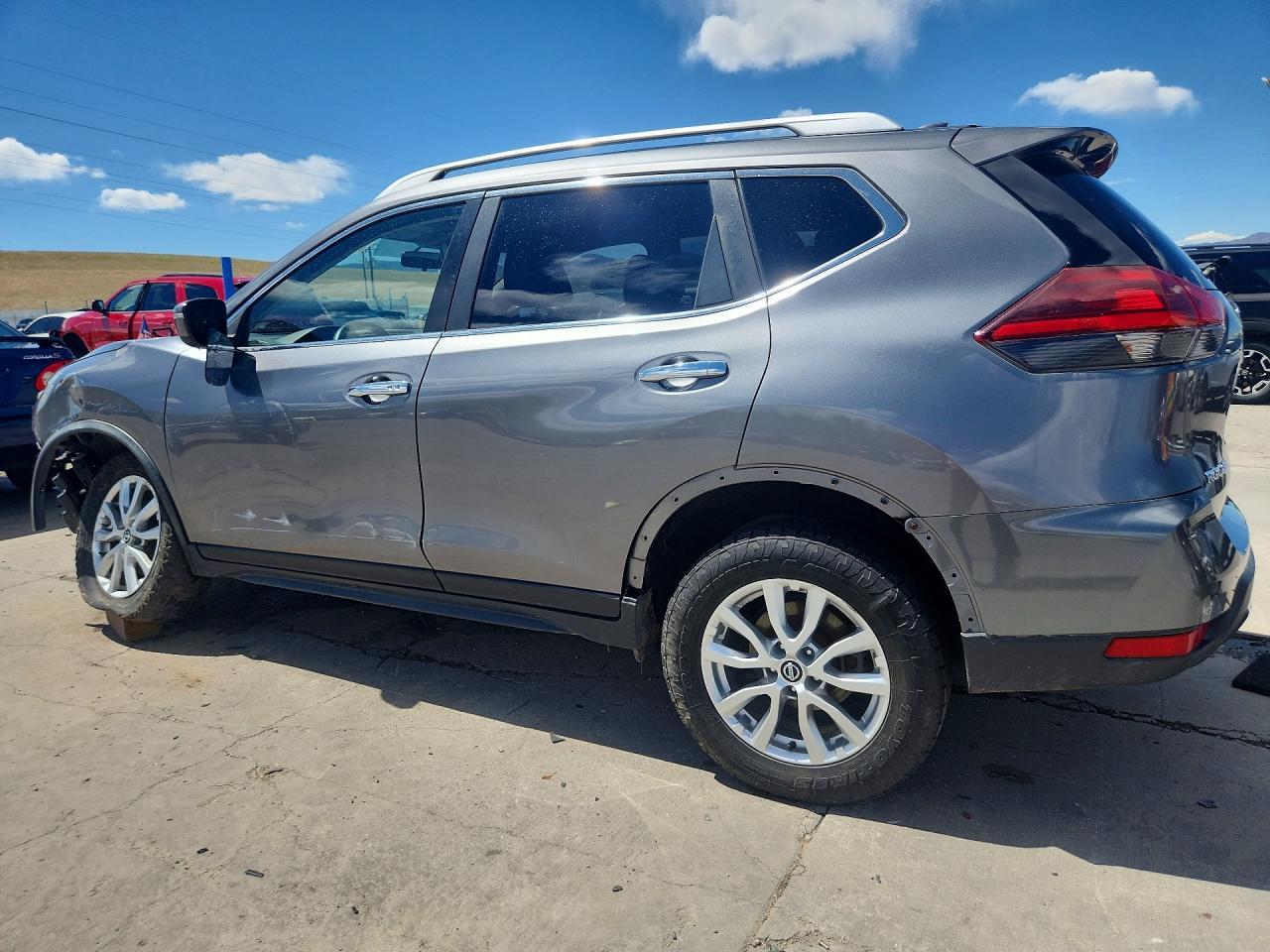 2018 Nissan Rogue Sv - Image 2