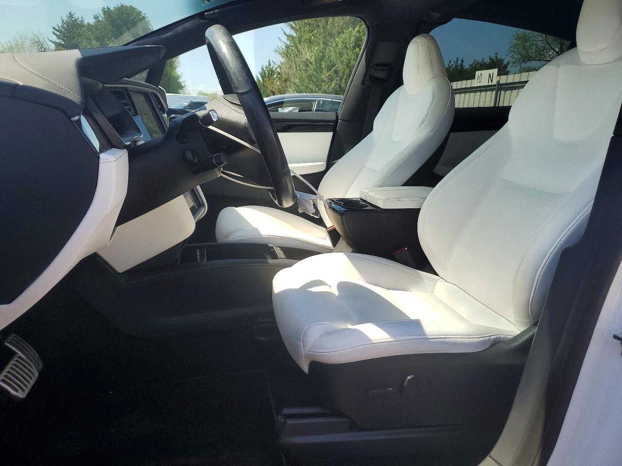 2020 Tesla Model X - Фото 7