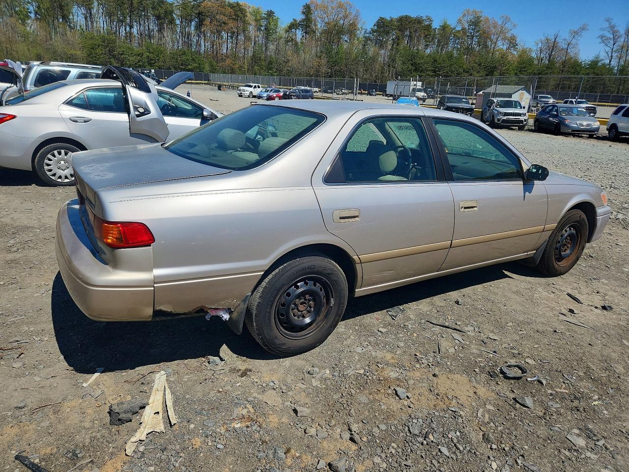 2000 Toyota Camry Ce - Image 3