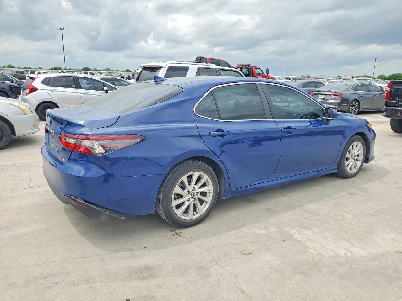 2023 Toyota Camry Le - Фото 3