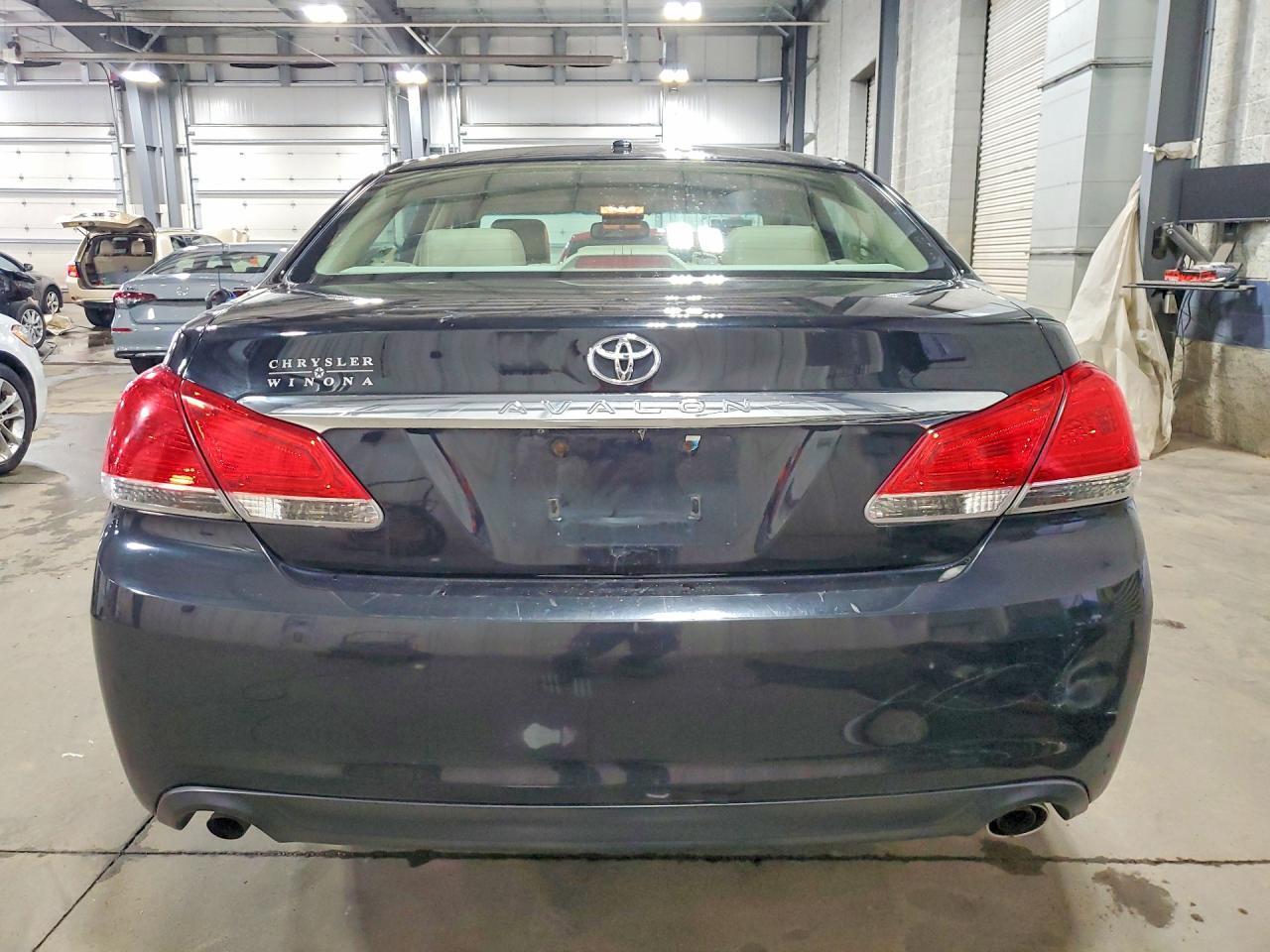 2011 Toyota Avalon Limited - Image 6