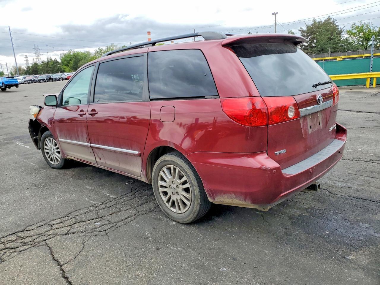 2010 Toyota Sienna Xle Limited - Image 2