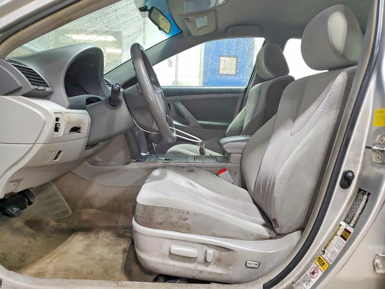2011 Toyota Camry Le - Image 7