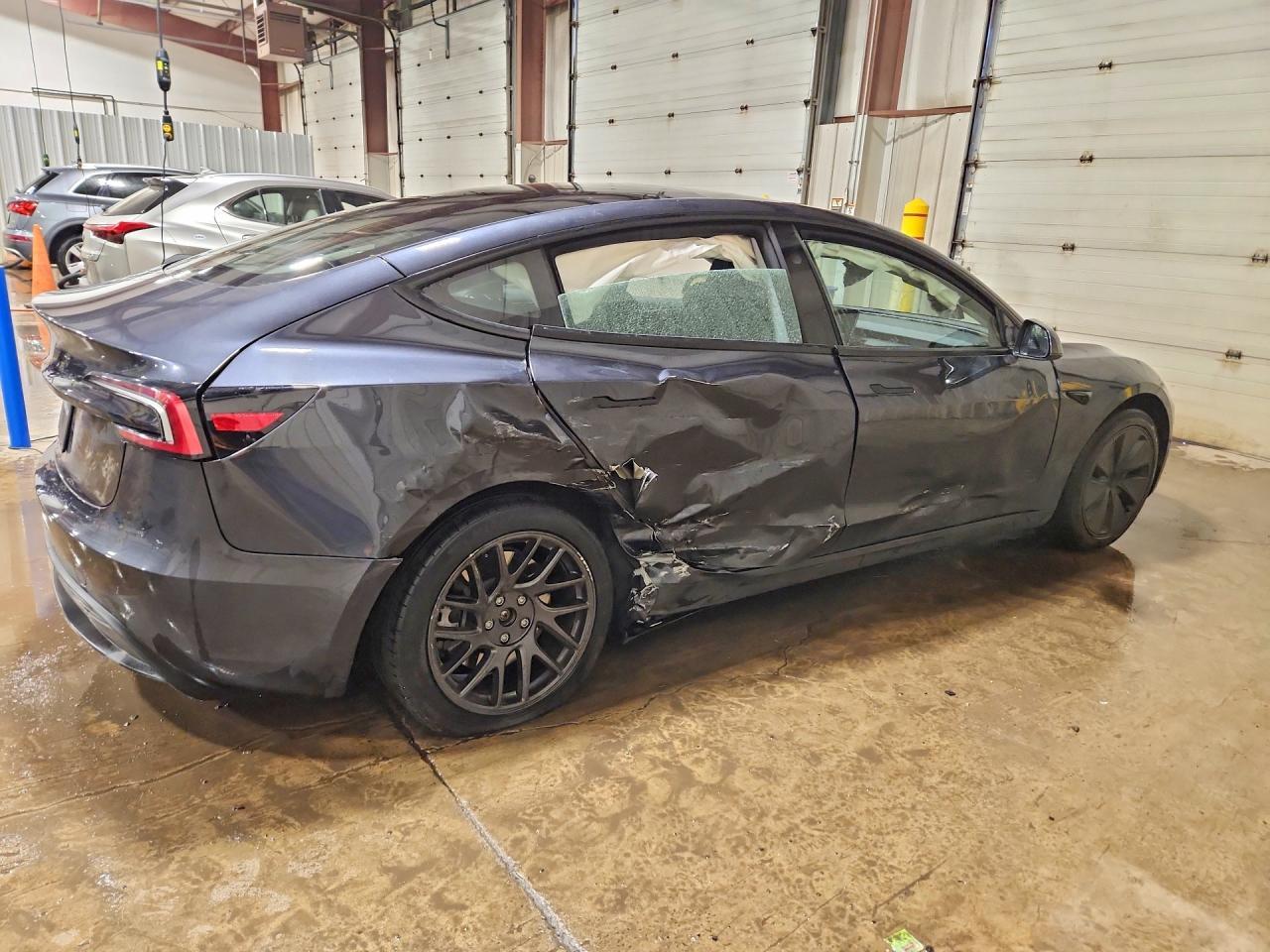 2025 Tesla Model 3 - Image 3