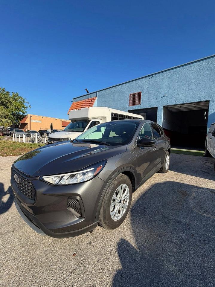 2024 Ford Escape Active - Image 2