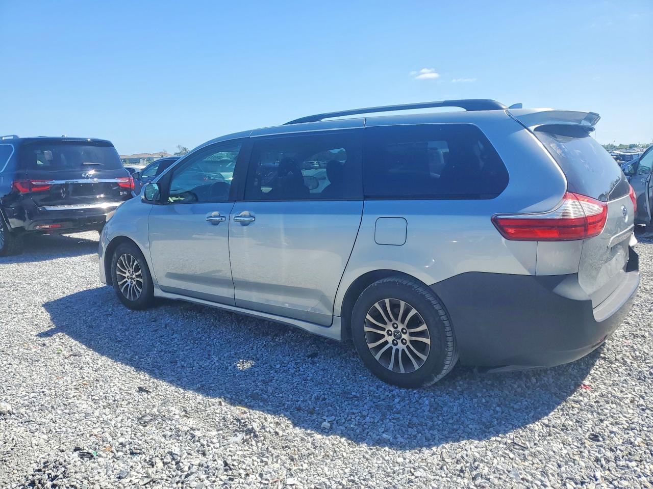 2019 Toyota Sienna Xle 8-Passenger - Фото 2