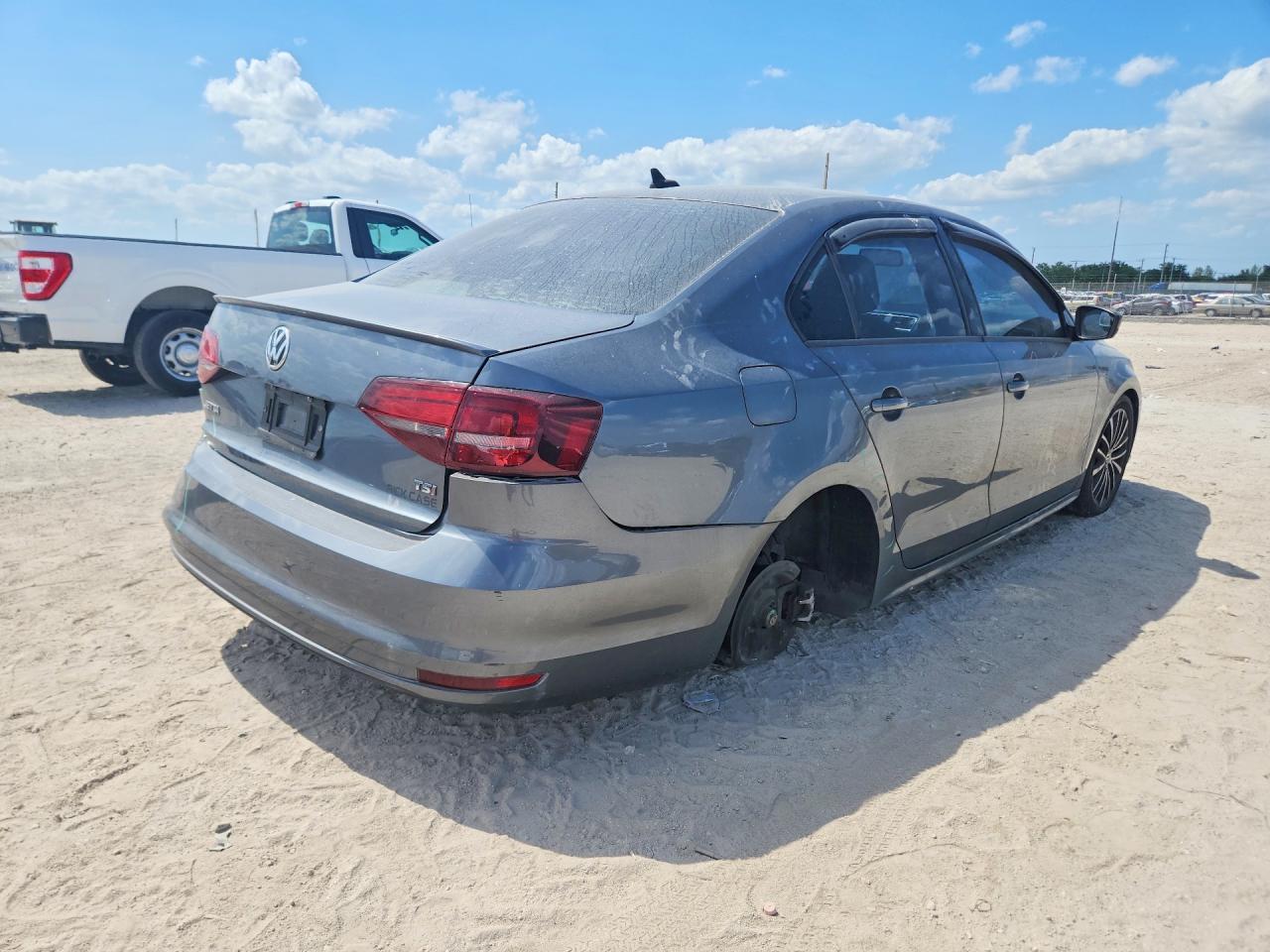 2016 Volkswagen Jetta Sport - Фото 3