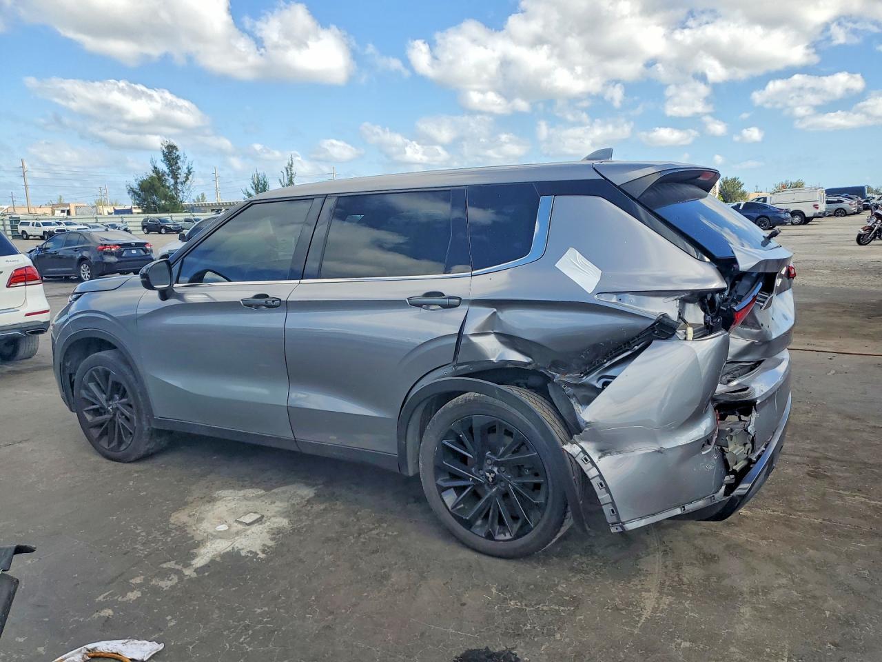 2022 Mitsubishi Outlander Se - Фото 2