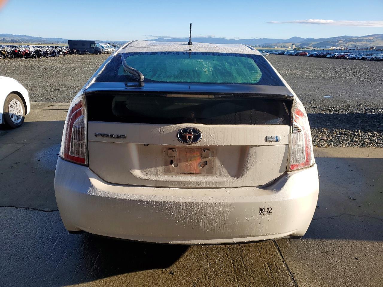 2014 Toyota Prius One - Фото 6