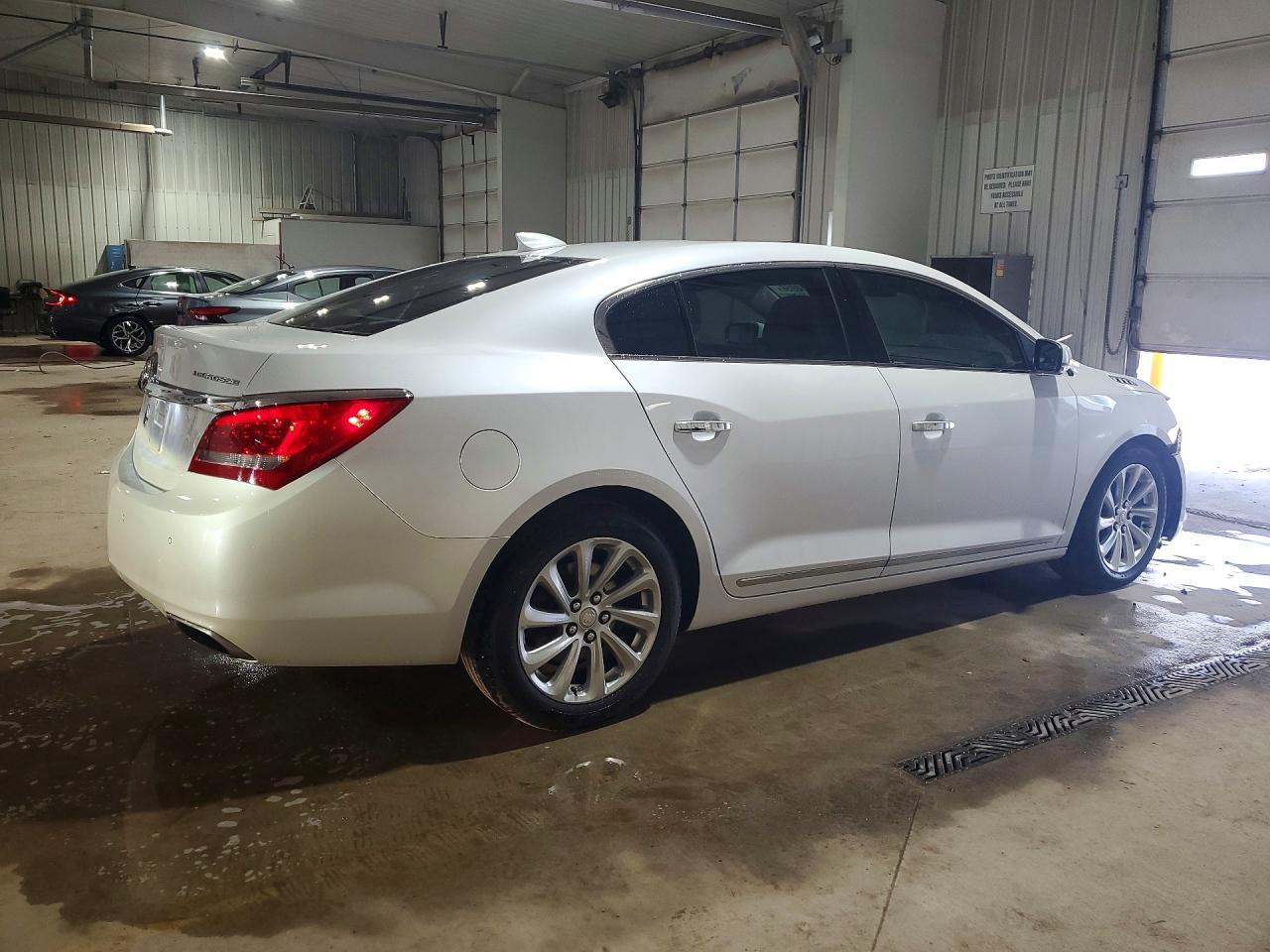 2015 Buick Lacrosse - Фото 3