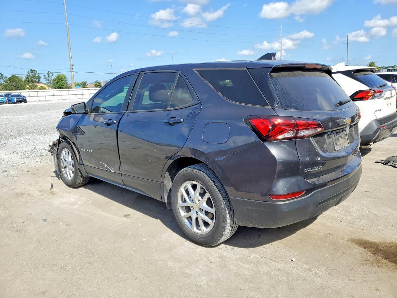 2022 Chevrolet Equinox Ls - Image 2