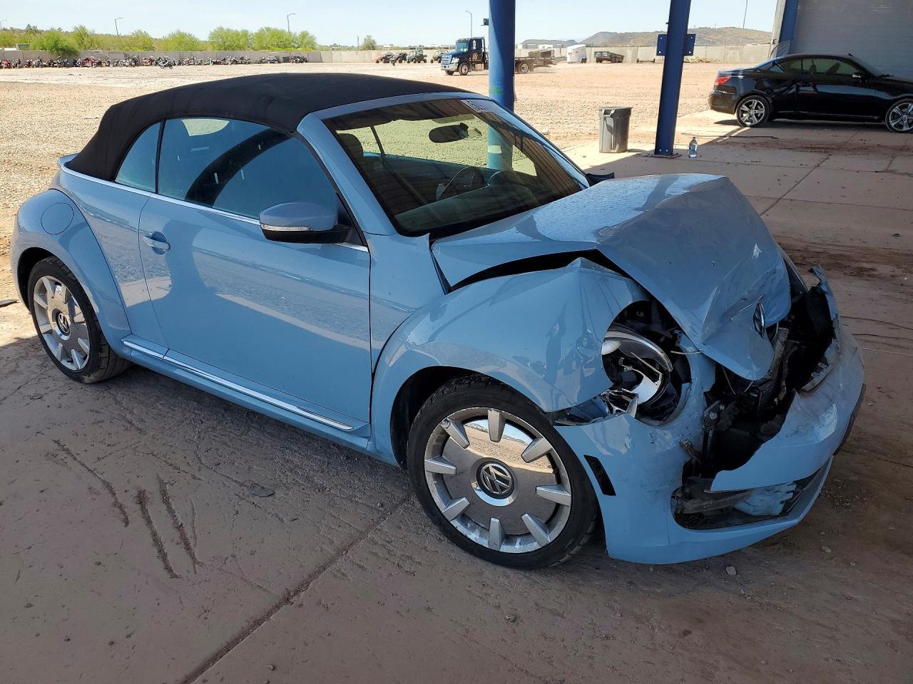 2015 Volkswagen Beetle 1.8T - Фото 4