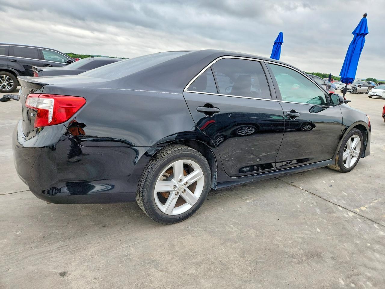 2014 Toyota Camry Se - Image 3