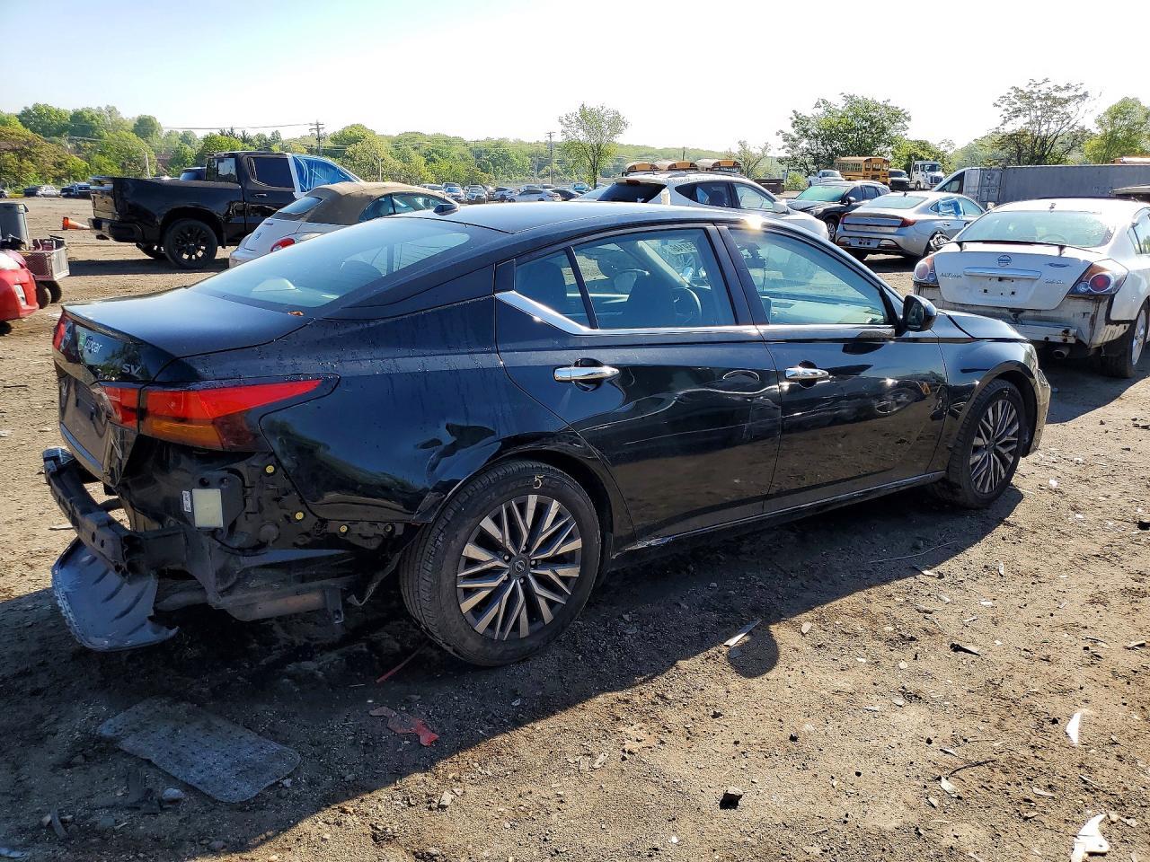 2023 Nissan Altima Sv - Image 3