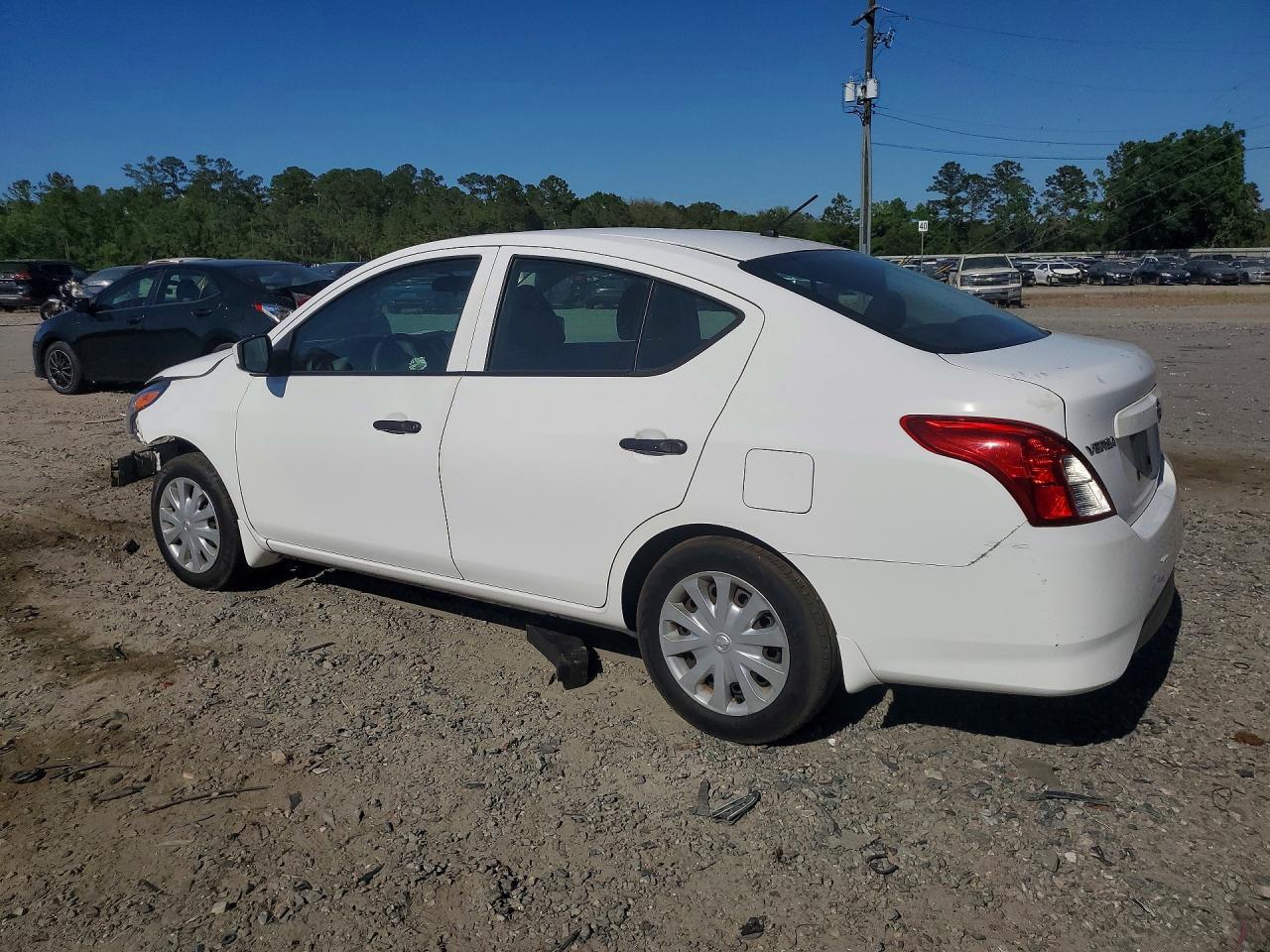 2018 Nissan Versa S - Фото 2