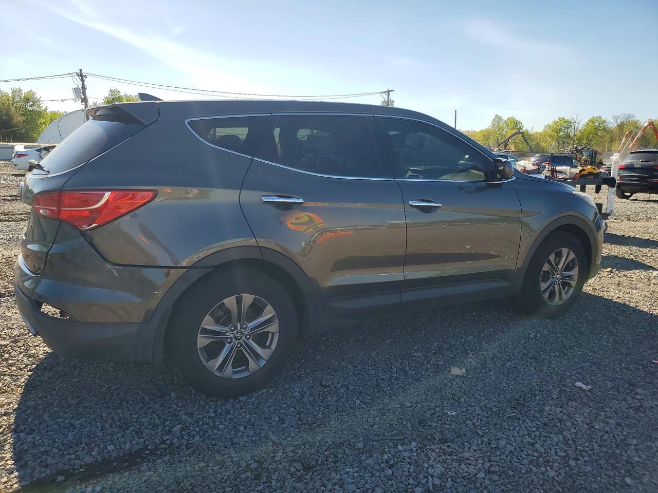 2014 Hyundai Santa Fe Sport 2.4L - Image 3