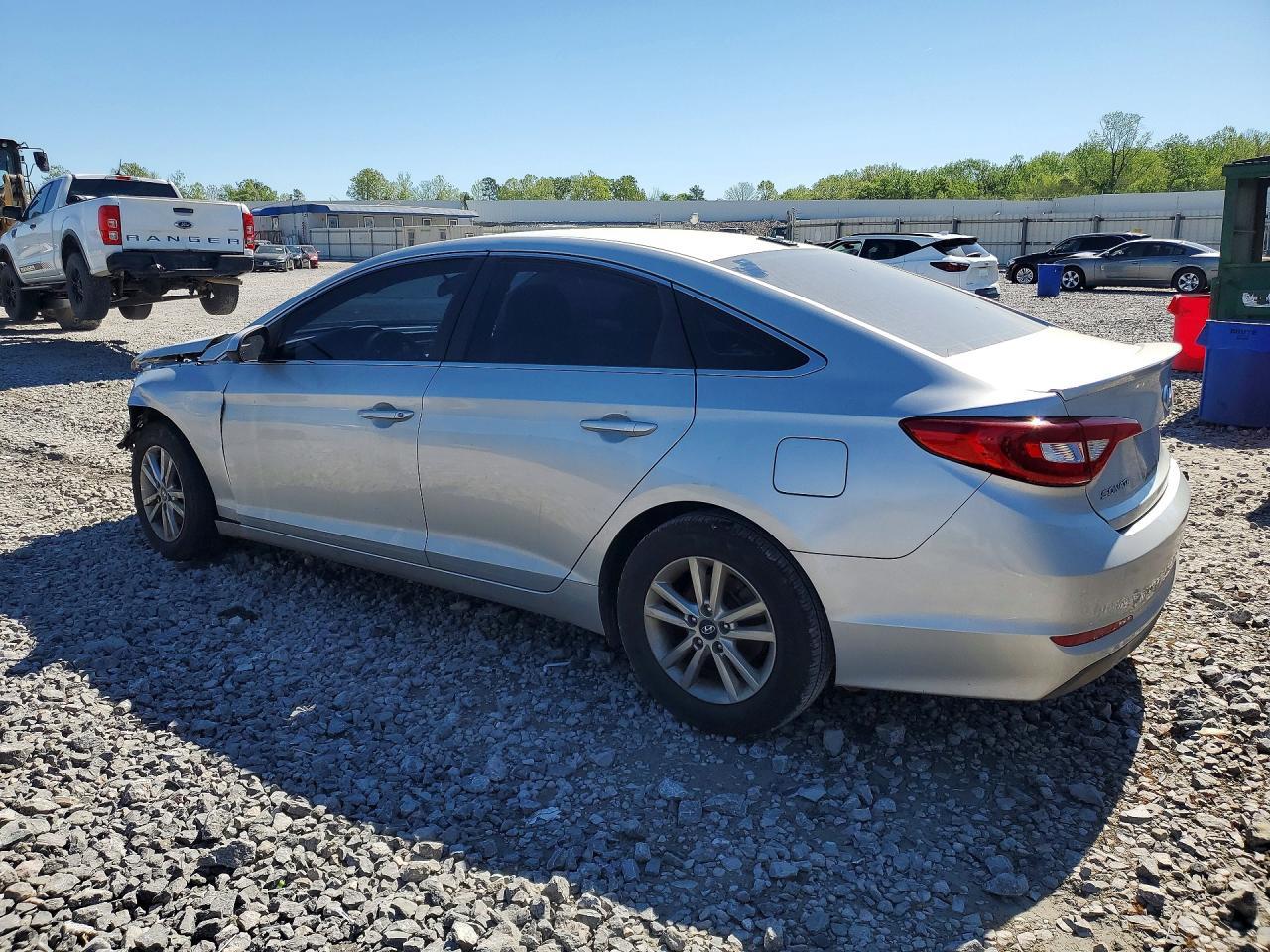 2017 Hyundai Sonata Base - Image 2