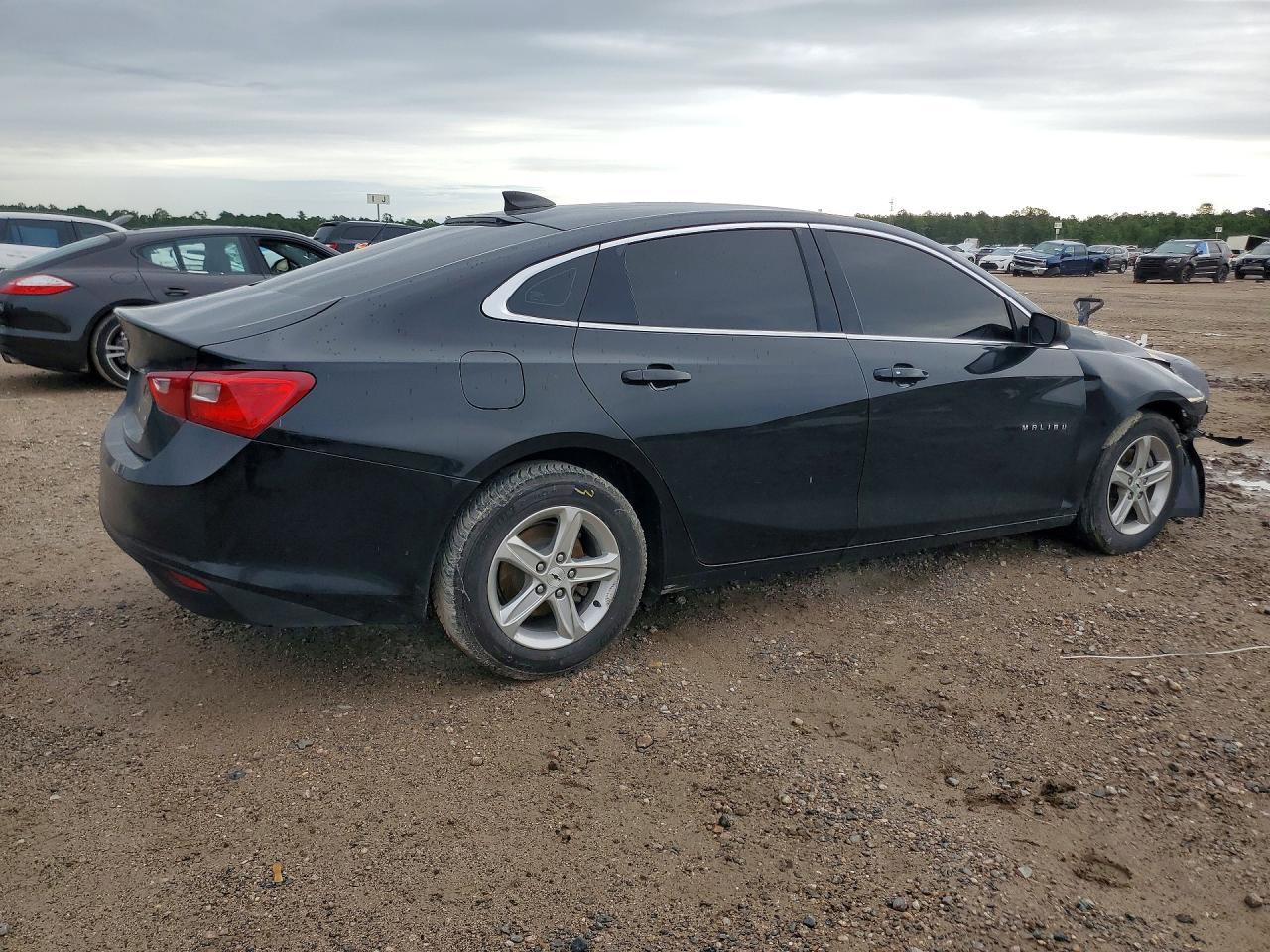 2022 Chevrolet Malibu Ls - Фото 3