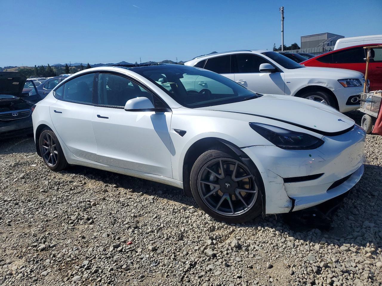 2023 Tesla Model 3 - Фото 4