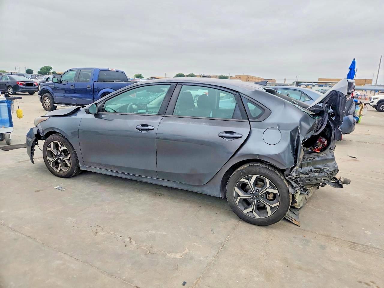 2019 Kia Forte Lxs - Фото 2