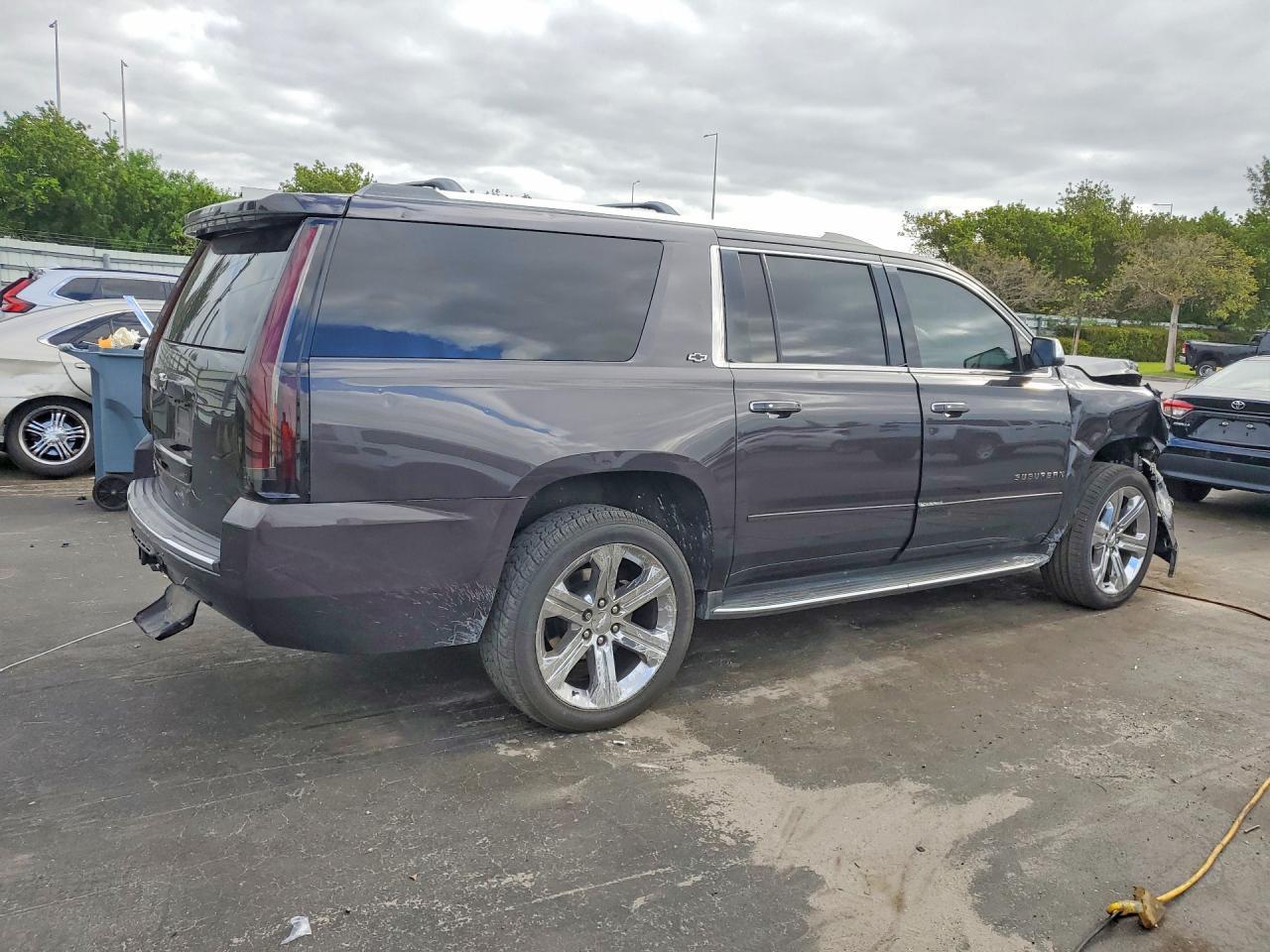 2016 Chevrolet Suburban C1500 Ltz - Image 3