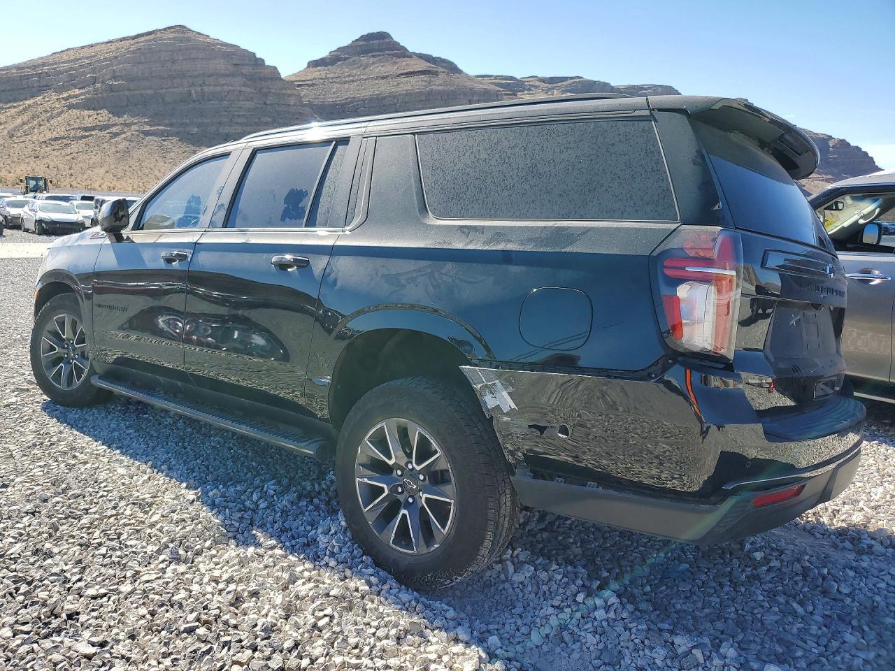 2021 Chevrolet Suburban K1500 Z71 - Фото 2