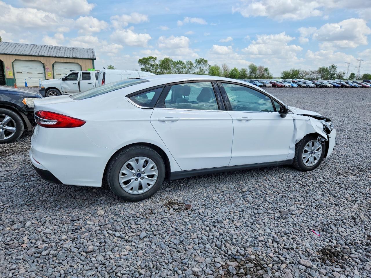 2020 Ford Fusion S - Фото 3