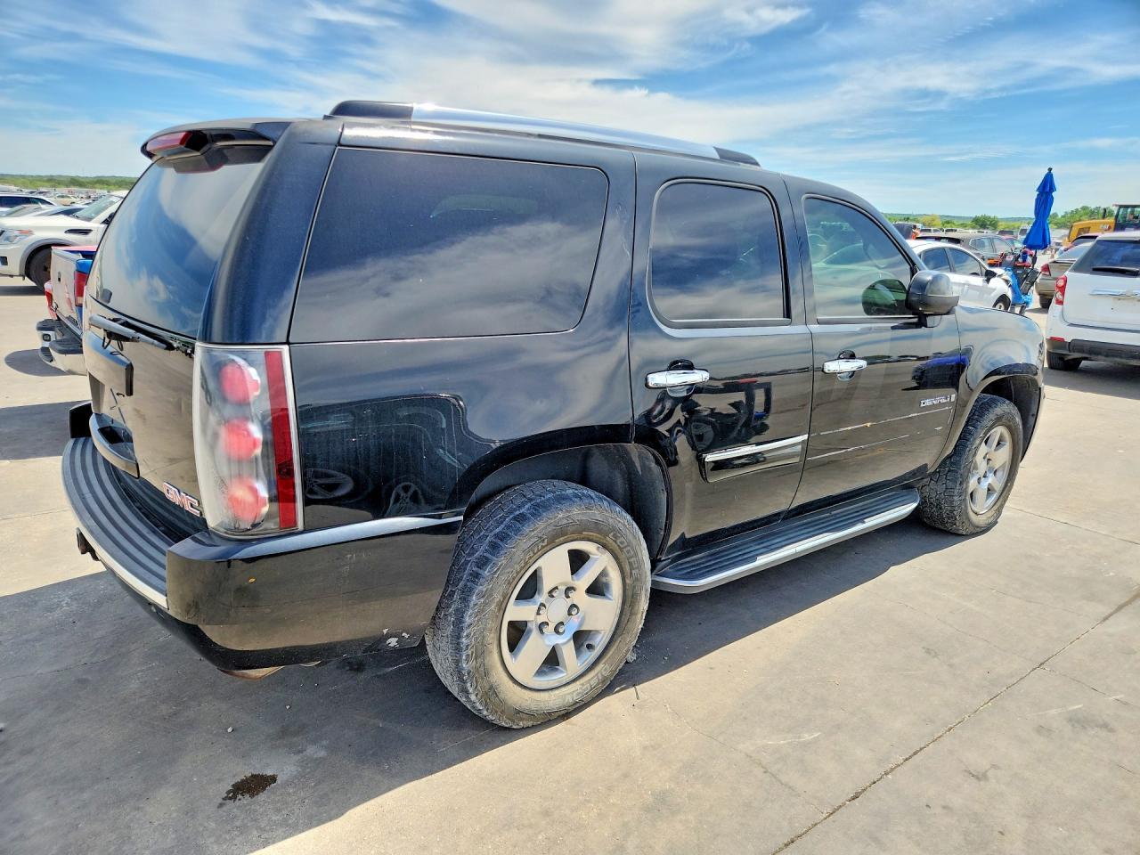 2007 GMC Yukon Denali - Image 3