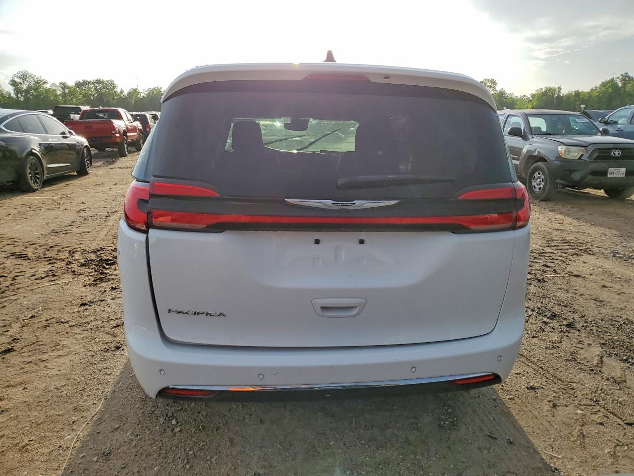2024 Chrysler Pacifica Touring L - Image 6