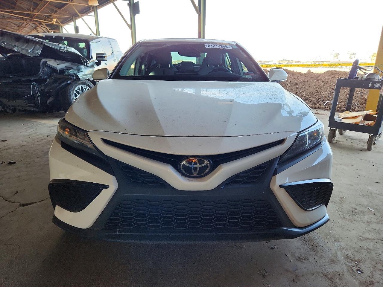 2022 Toyota Camry Se - Image 5