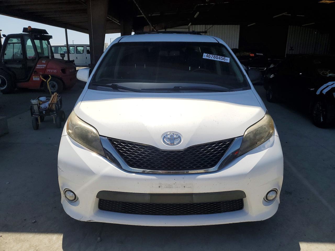 2017 Toyota Sienna Se - Image 5